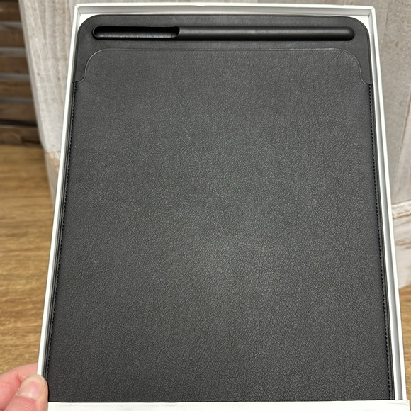 iPad Pro new 10.5” black leather sleeve protective travel sleeve case cover - Picture 6 of 6